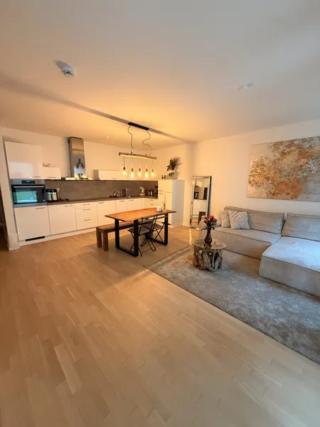 Wunderschöne helle 2-Zimmer-Wohnung mit großem Balkon, HWR Raum & Stellplatz in Lichtenberg — photo 1